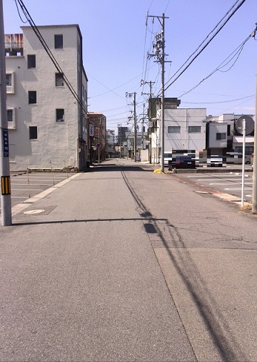 敷地前の道