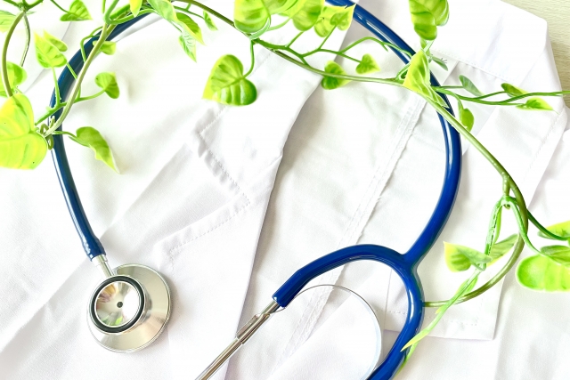 白衣と補聴器24295109_s